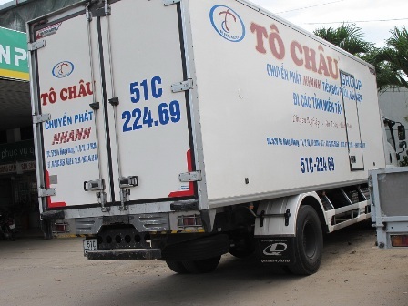Chiếc xe vận chuyển thuốc lá lậu