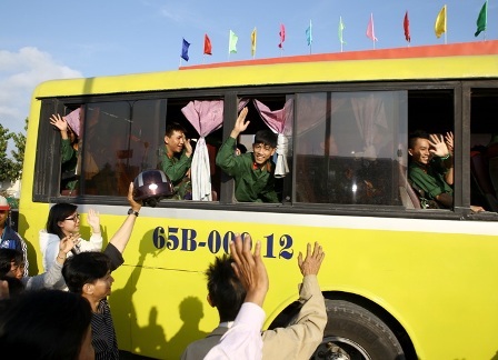 Vui vẽ lên đường nhập ngũ (Ảnh: Phạm Tâm)