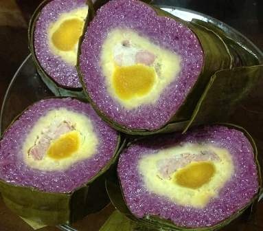 Cần Thơ: Bánh tét Lá Cẩm hối hả vào siêu thị Tết - 1 Bánh tét Chín Cẩm có vị ngon và màu sắc rất đẹp