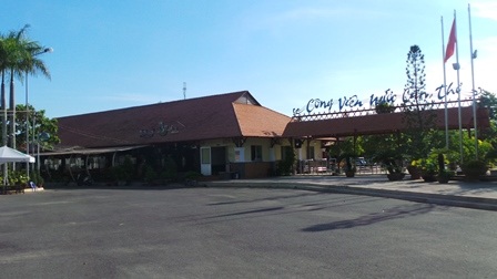 Công viên chiếm “đất vàng” rồi... bỏ hoang! - 2 Công viên nước Cần Thơ rộng 5ha bỏ hoang nhiều năm nay