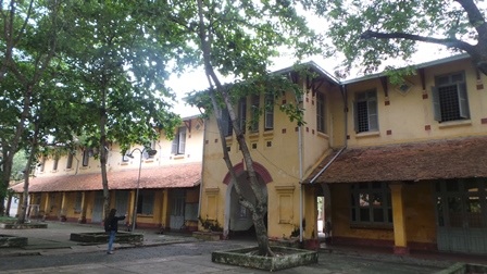 Mời chuyên gia am hiểu kiến trúc Pháp đến khảo sát ngôi trường cổ - 1 Nét hoang sơ, cổ kính của ngôi trường.