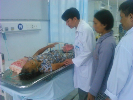 Mưa lớn làm tốc mái nhiều căn nhà, 5 người bị thương - 1 Bà Suốt đang điều trị tại Bệnh viện ĐKTP Cần Thơ