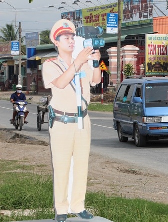 Những CSGT làm việc suốt ngày đêm