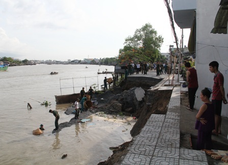 Hiện trường vụ sạt lỡ sáng 26/5