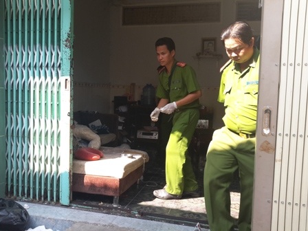 Công an đang điều tra tại hiện trường - nơi xảy ra án mạng