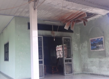 Căn nhà ông G. bị cháy sém nham nhở khắp nơi do con rễ tương lai đốt