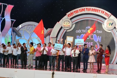 Đội FR1 Đại học sư phạm Kỹ thuật Hưng yên giành giải nhất Robocon năm 2015