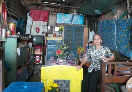 Hàng ngày bà Sang ăn, ngủ cùng người đã khuất.