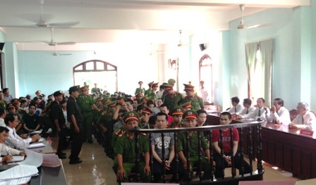 Tuyên án băng nhóm “giang hồ” lớn nhất miền Tây - 5 Tất cả các bị cáo bị bắt giam ngay tại tòa