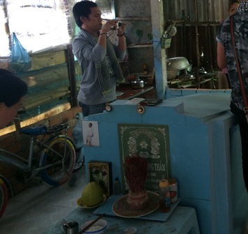 Mộ của cháu luôn có những loại thức ăn mà hồi còn sống cháu thích