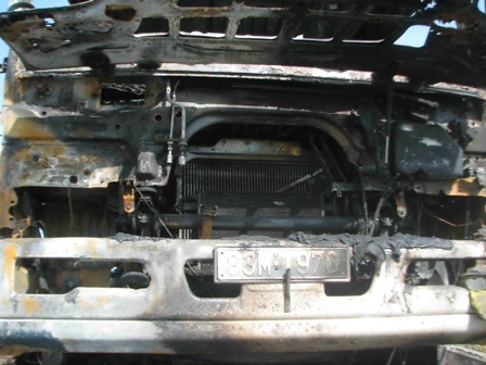 Chiếc xe bị cháy thành đống sắt vụn