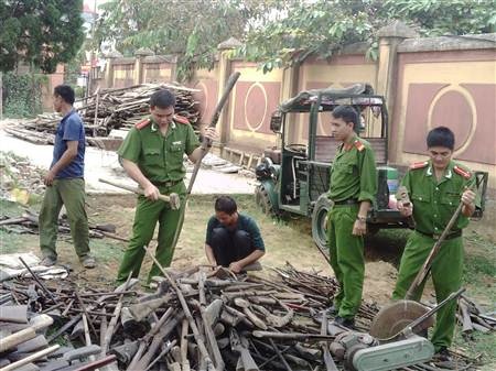 Các loại súng kíp, vật liệu nổ đều được ngâm nước, cưa nòng.