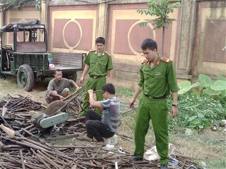 Các loại súng kíp, vật liệu nổ đều được ngâm nước, cưa nòng.