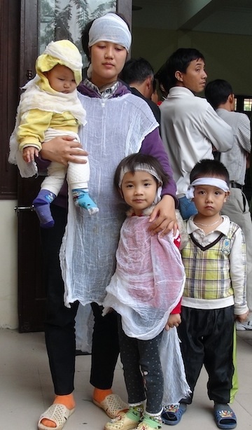 Xót lòng gia đình bị hại tại phiên toà.