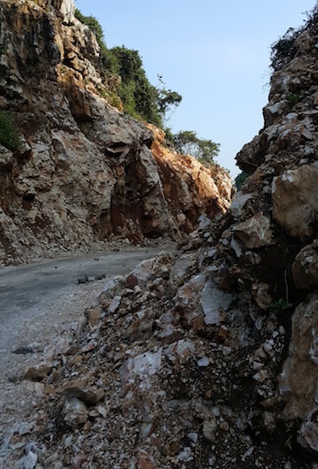 Thanh tra toàn diện vụ xẻ núi, xây nhà trong vùng đệm Vịnh Hạ Long