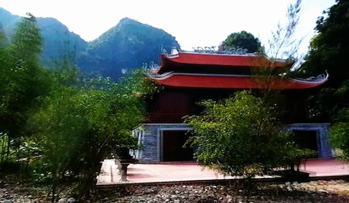 Thêm một công trình không phép trong vùng đệm Di sản Vịnh Hạ Long - 3 Khuôn viên, cảnh quan hệ thống xây dựng không xin phép chính quyền địa phương.