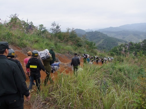 Khi bị truy bắt, hầu hết các con buôn đã bỏ chạy để lại hàng lậu.