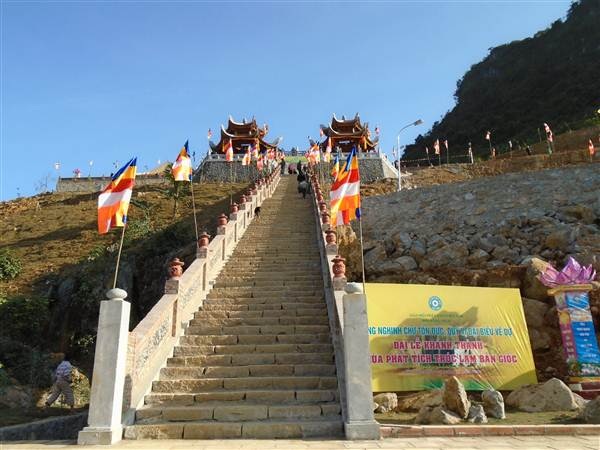 Chùa được xây dựng theo lối kiến trúc thuần Việt.