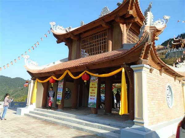 Chùa được xây dựng theo lối kiến trúc thuần Việt.