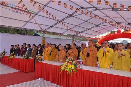 Các đại biểu tham dự buổi lễ khởi công.