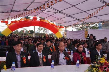 Các đại biểu tham dự buổi lễ khởi công.