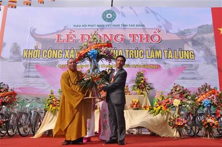 Phó Chủ tịch UBND tỉnh Cao Bằng phát biểu tại buổi lễ.