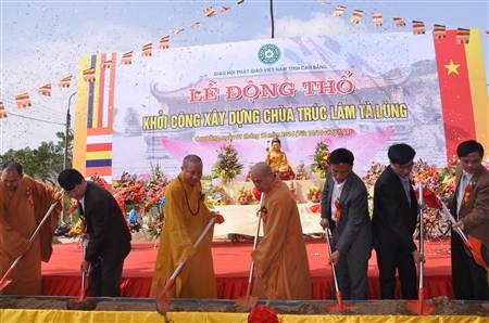 Nghi thức khởi công xây dựng chùa Trúc Lâm Tà Lùng.