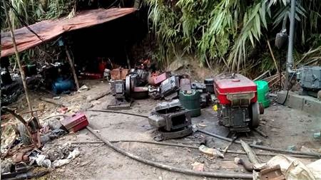 Làm rõ nghi án “bảo kê” cho quặng tặc hoành hành - 2 Khu vực mỏ khai thác khoáng sản trái phép.