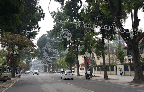 Hà Nội: Đông nghẹt người đi chơi dịp đầu năm mới - 2 Tuyến