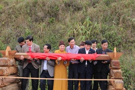 Lễ cất nóc chùa Chùa Ngọa Vân tại Khu di tích nhà Trần.