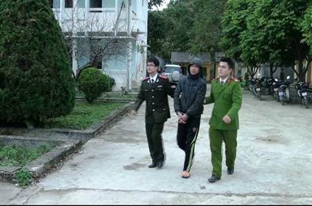 Mang vôi bột đi... cướp tài sản - 1 Đối tượng Lương Văn Hon tại cơ quan điều tra.