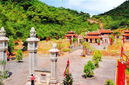 Lễ hội mùa Xuân Côn Sơn Kiếp Bạc - 1 Khu di tích Quốc gia đặc biệt Côn Sơn - Kiếp Bạc.