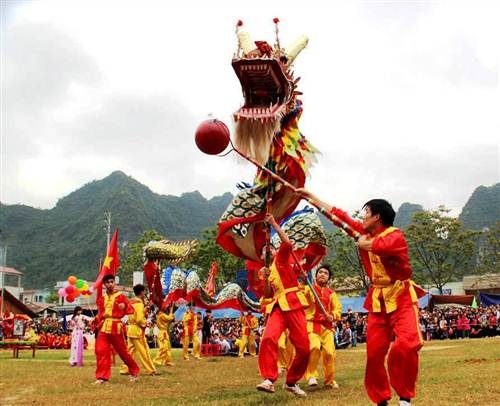 Màn tranh pháo “nảy lửa” tại lễ hội pháo hoa - 3 Múa rồng tại lễ hội.