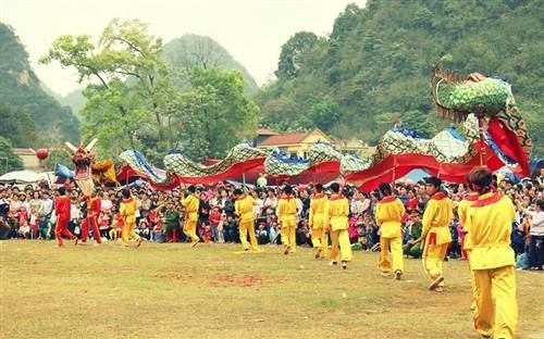 Màn tranh pháo “nảy lửa” tại lễ hội pháo hoa - 2 Múa rồng tại lễ hội.