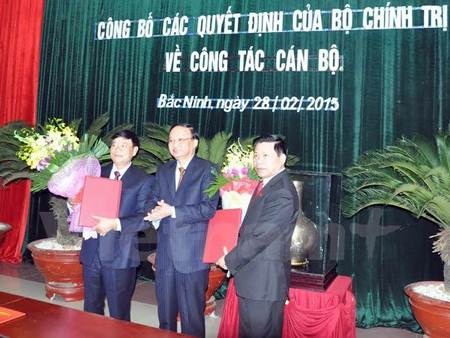 Bộ Chính trị điều động nhân sự tại Bắc Ninh - 1 Hội nghị công bố và trao một số quyết định của Bộ Chính trị về công tác cán bộ tại Bắc Ninh.