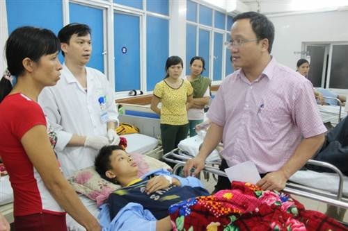 Bắt khẩn cấp tài xế xe biển xanh gây tai nạn cho 5 học sinh - 2 Hiện trường vụ tai nạn nghiêm trọng.