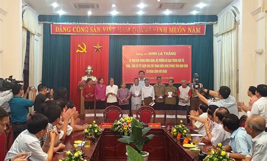 Xác định chủ nhân ngôi vương đầu tiên tại Cúp LĐTD - 3 Cúp bóng đá tứ hùng tại Ninh Bình đã trao ngôi vương cho đội Công đoàn Bộ GTVT vào chiều 24/5.