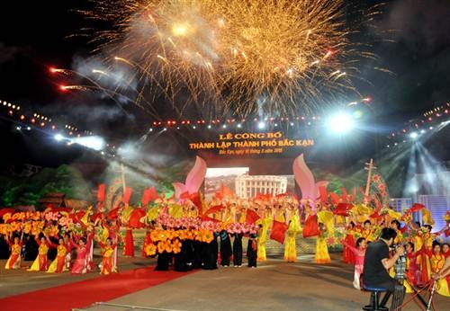 Công bố thành lập thành phố Bắc Kạn - 6 Màn bắn pháo hoa nghệ thuật chào mừng sự kiện trọng đại và có ý nghĩa của nhân dân Bắc Kạn.