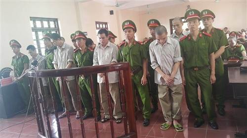 Kết thúc phiên xử vụ “quan tài diễu phố”: Kẻ chủ mưu thoát án tử - 1 So với bản án sơ thẩm lần trước, kẻ chủ mưu trong vụ quan tài diễu phố được thoát án tử hình.