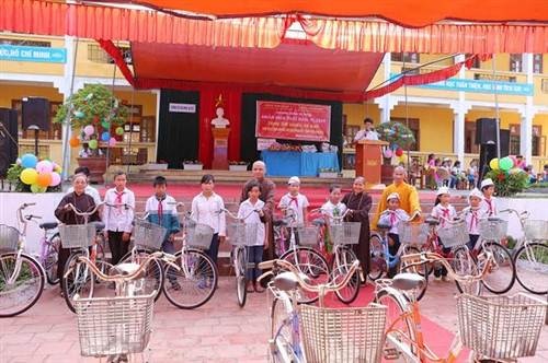 Phật tử cả nước tưng bừng mừng Đại lễ Phật đản - 13 Tổ đình chùa Kim Liên - Nghi Tàm (Tây Hồ, Hà Nội) tổ chức đại lễ Phật đản.