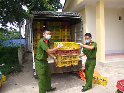 Liên tiếp bắt giữ nhiều vụ vận chuyển hàng nhập lậu - 1 Liên tiếp bắt giữ nhiều vụ vận chuyển hàng nhập lậu