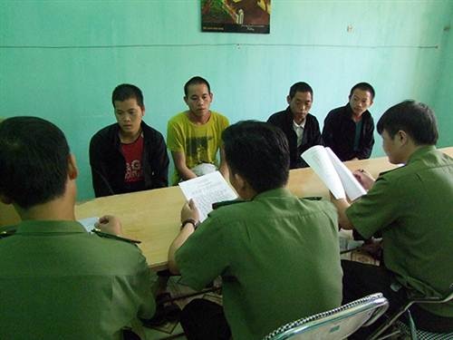 Bốn người đàn ông đói lả tới công an cầu cứu - 1 Xuất cảnh trái phép tại Hà Giang, bị lưu lạc trở về Lạng Sơn