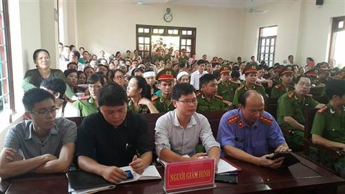 Toàn cảnh phiên tòa sáng nay.