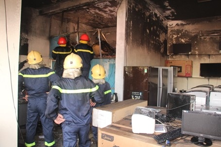 Sau khoảng 10 phút đám cháy đã được dập tắt.