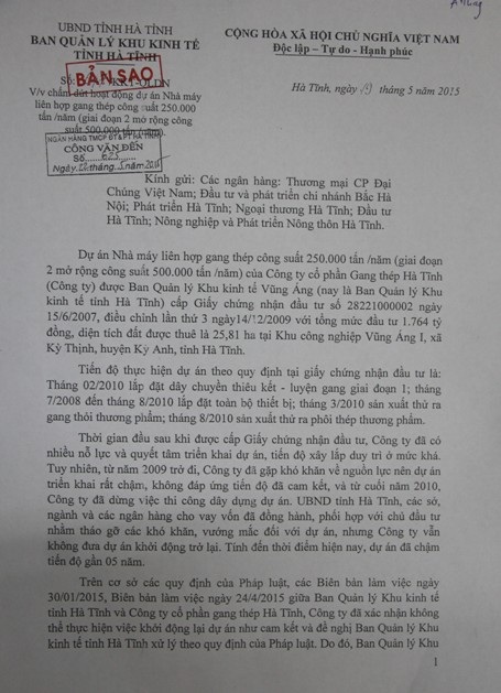 Những khối thép khổng lồ trong dự án gang thép Vạn Lợi bị phơi nắng phơi sương như thế này