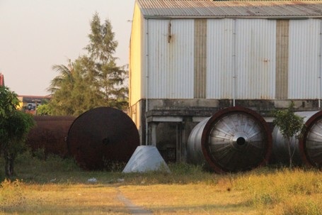 Nhiều thiết bị, linh kiện bị vứt bỏ ngoài trời đã bị hoen gỉ