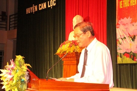 Mở đầu buổi lễ là những ca khúc trữ tình ca ngợi tình yêu quê hương đất nước