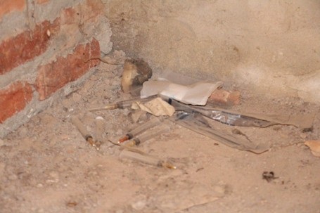 Nhiều thiết bị, linh kiện bị vứt bỏ ngoài trời đã bị hoen gỉ