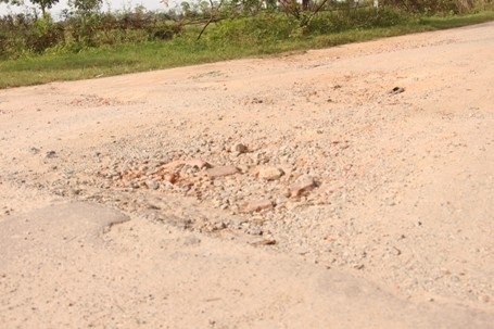 Càng sửa, con đường càng hư hỏng, xuống cấp như thế này