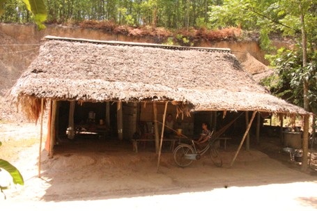 Túp lều của 3 bà cháu